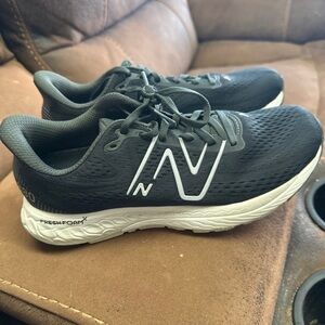 New Balance woman’s Black Running Shoes